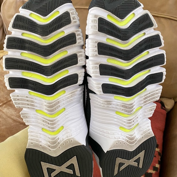Metcon Freeze Nike Lifting and Running Shoes - Picture 3 of 4